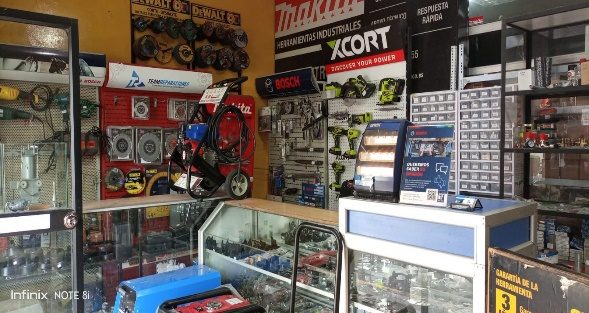 Exhibición de herramientas Bosch, Makita y XCORT